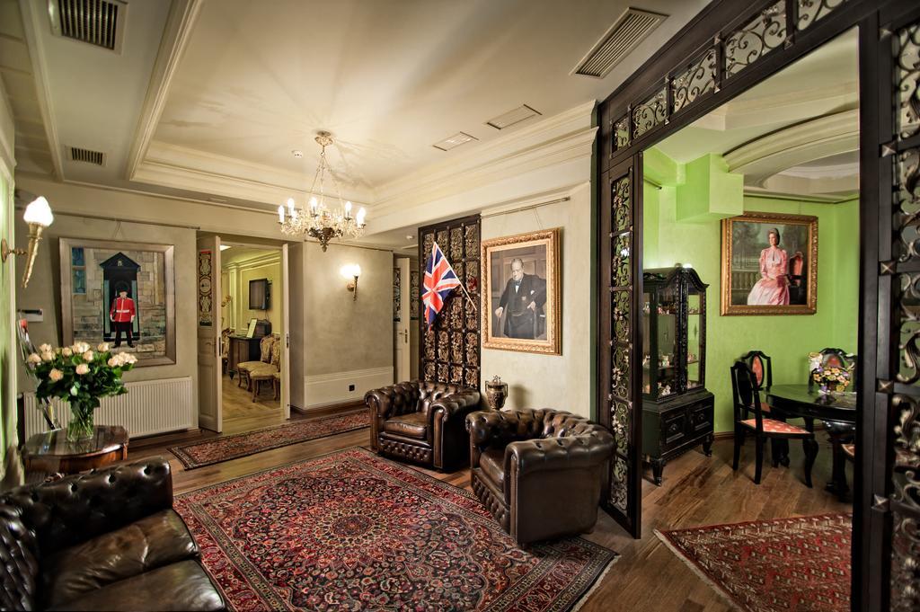 ホテル British Club リヴィウ エクステリア 写真